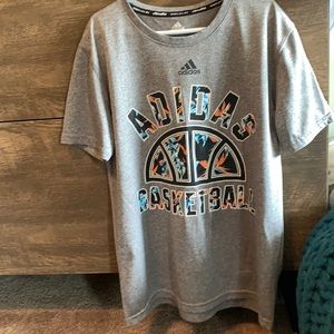 YM - Adidas basketball tee